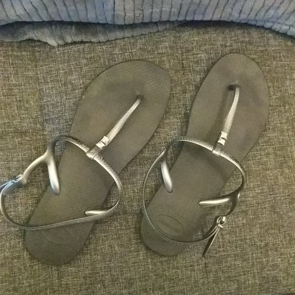 Silver Havaianas with crystal details